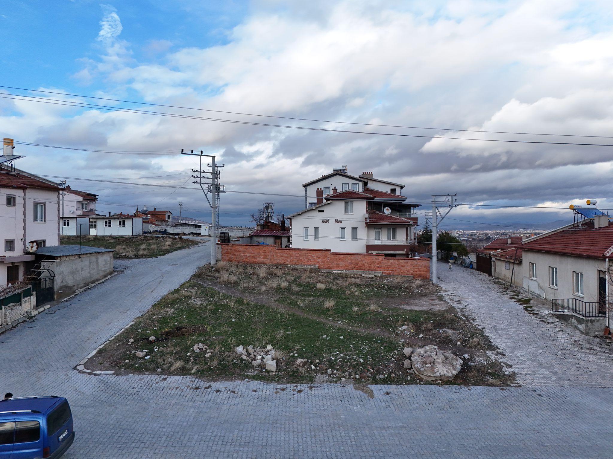 MERKEZ SÜLÜN DE BODRUM+2 KAT İMARLI375 M2 ARSA 