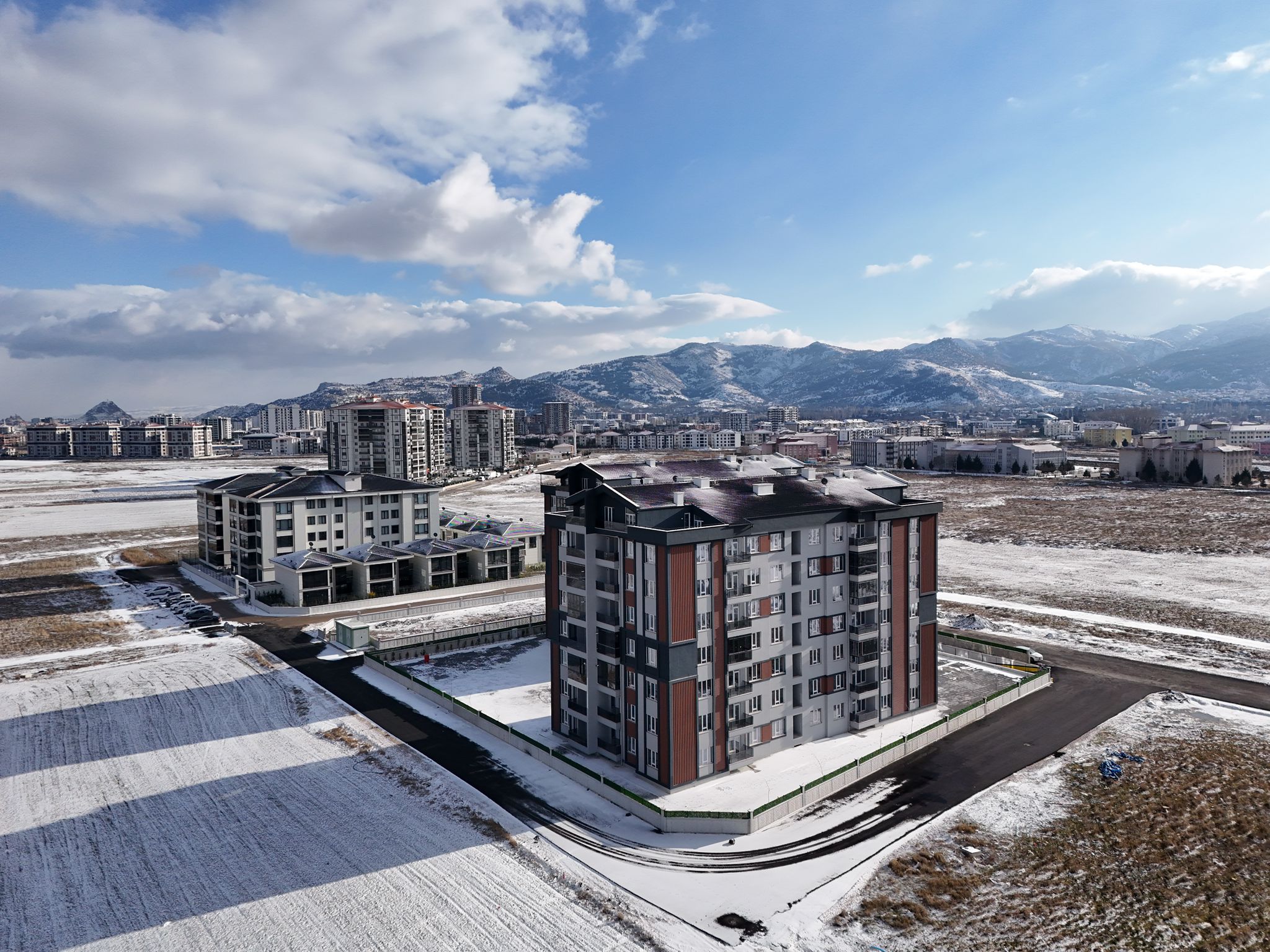 ERKMEN ZAFER YAŞAMA KONUTLARI 4+1 KİRALIK DAİRE